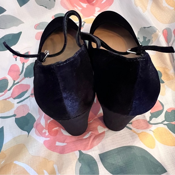 Torrid Velvet Pumps Size 11 Wide Black - Picture 6 of 11